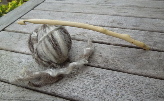 handcraved crochet hook size I or 5.5 mm handcraved crochet hook size I or 5.5 mm