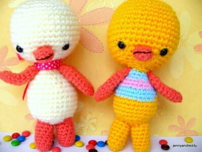 easy crochet duck amigurumi free pattern.