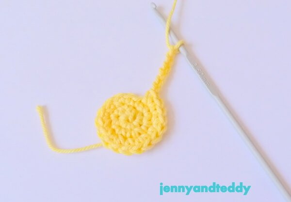 how to crochet easy magic ring step by step.