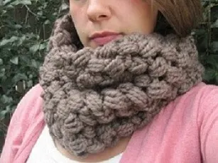 34.chunky crochet cluster cowl free pattern