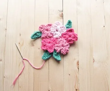 15.easy crochet flower and leaves free pattern