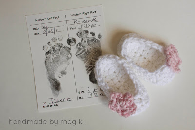 17.simple crochet newborn slipper feetslippers