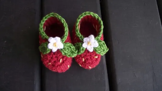 31.free crochet strawberry baby booties free pattern