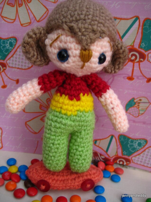 monkey with skate board amigurumi free crochet pattern and tutorial by jennyandteddy