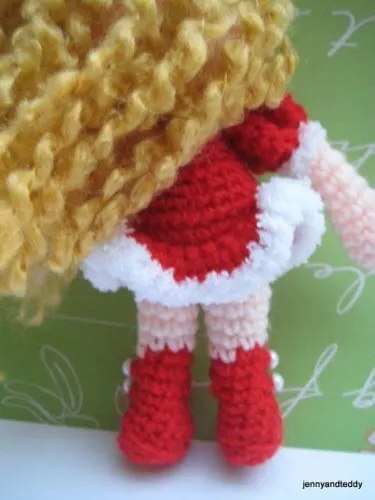 3-sandy-doll-girl-free-amigurumi-crochet-pattern