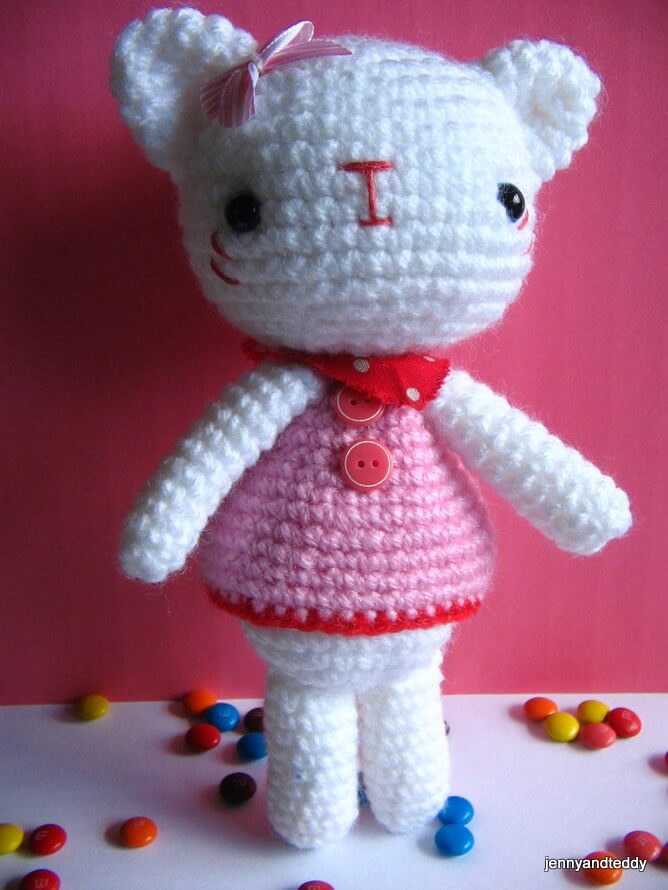 hello-kitty-amigurumi-free-crochet-pattern-by-jennyandteddy