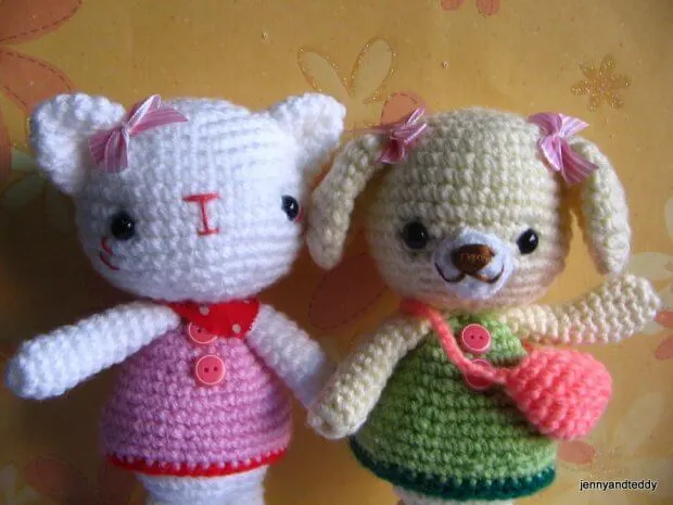 hello-kitty-and-teddy-bear-free-amigurumi-crochet-pattern-by-jennyandteddy