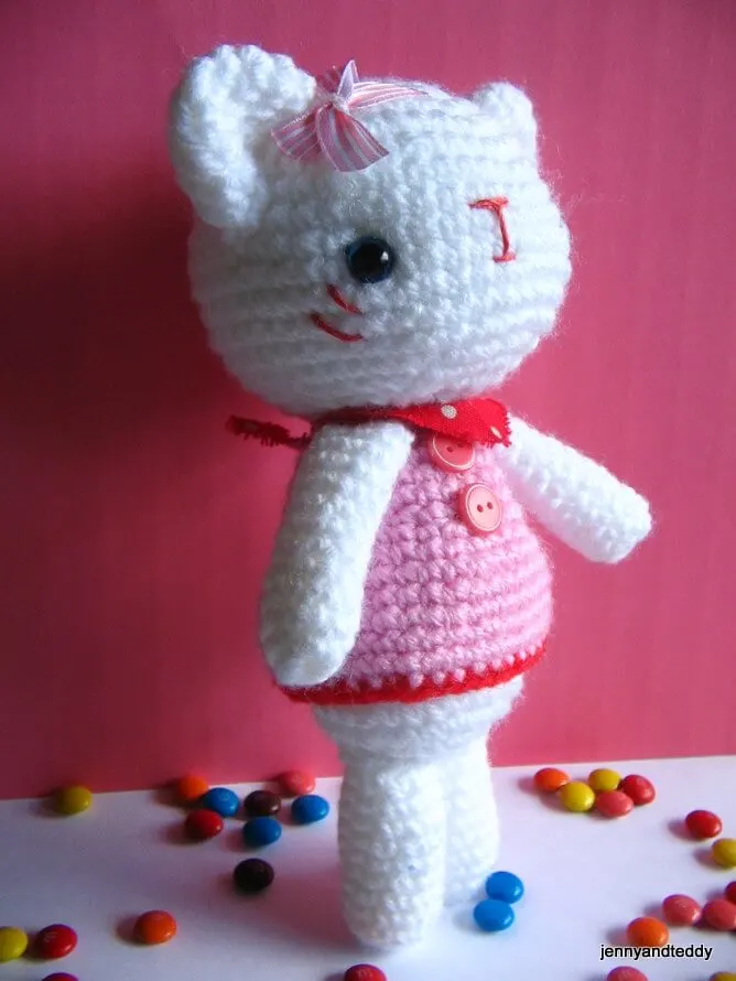 hello-kitty-crochet-doll-amigurumi-free-pattern