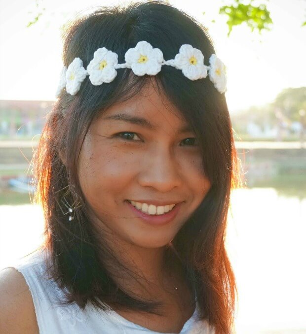 1easy crochet daisy headband