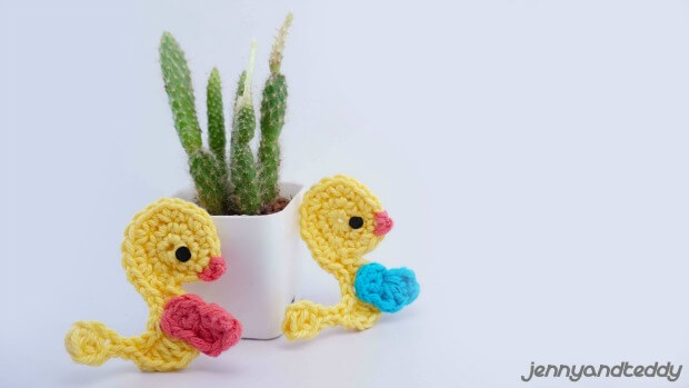 Easy duckling applique free crochet pattern