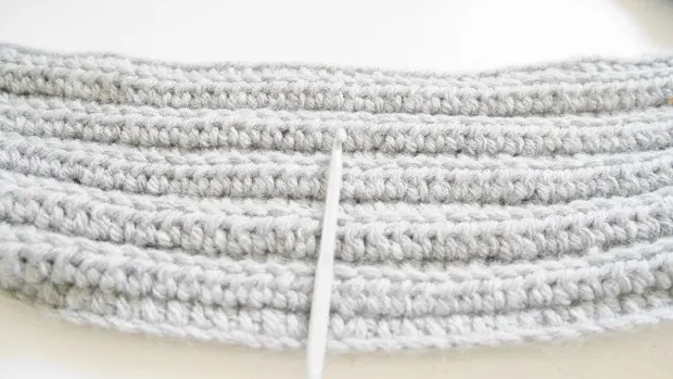 easy ribbing infinity scarf free crochet pattern