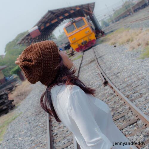 brown color crochet hat pattern.