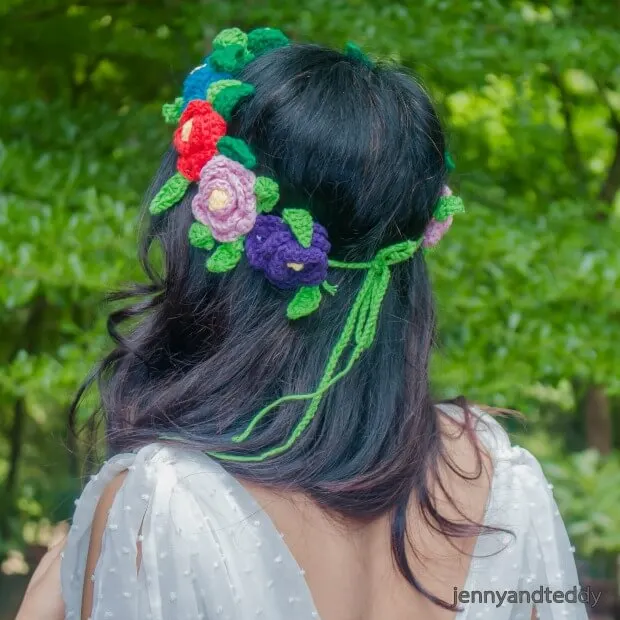 floral crochet headband with leaf free pattern.