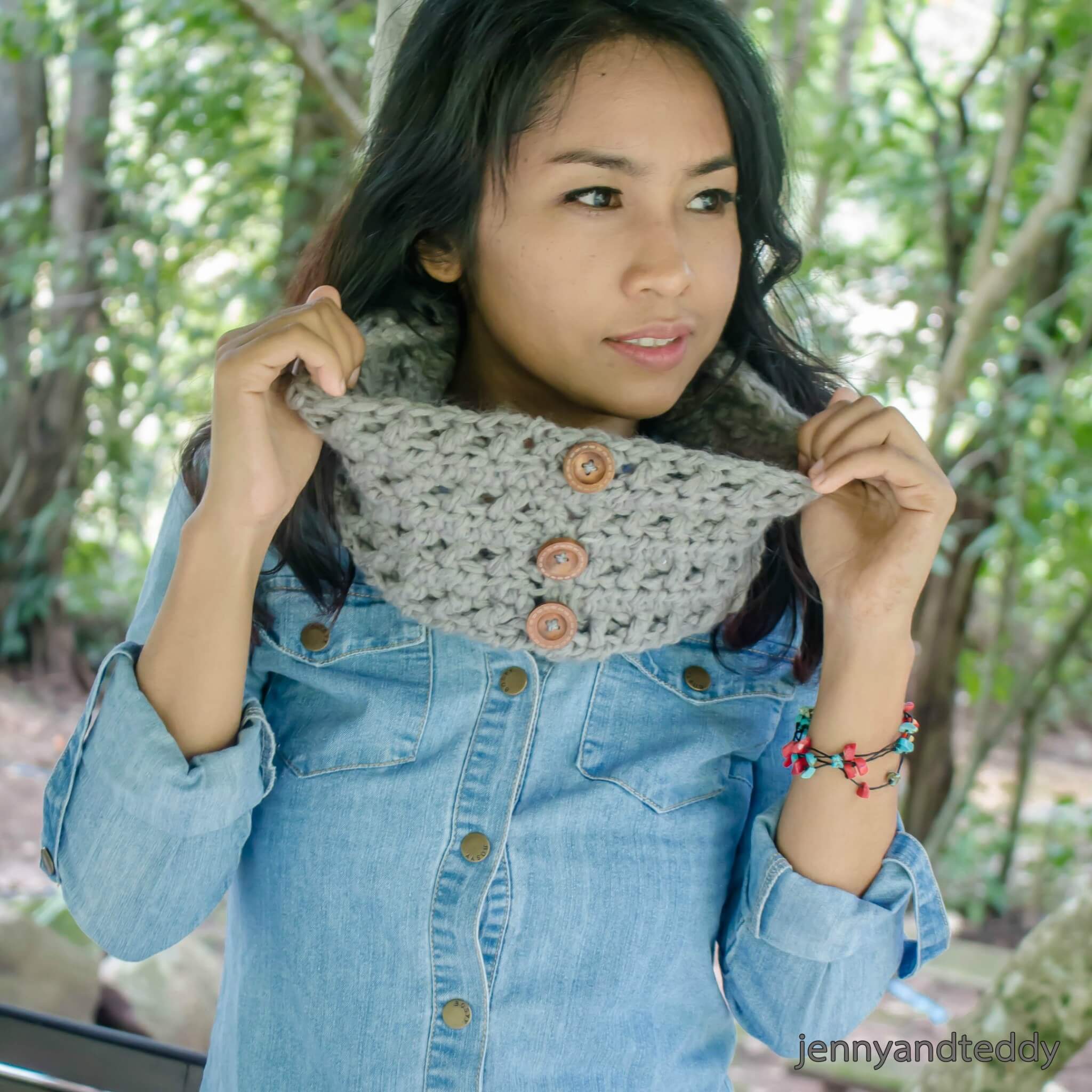 one skein criss cross crochet cowl free pattern Jenny & Teddy