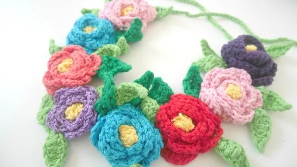 crochet rose with leaf