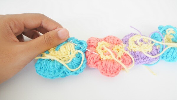 how to crochet flower together.