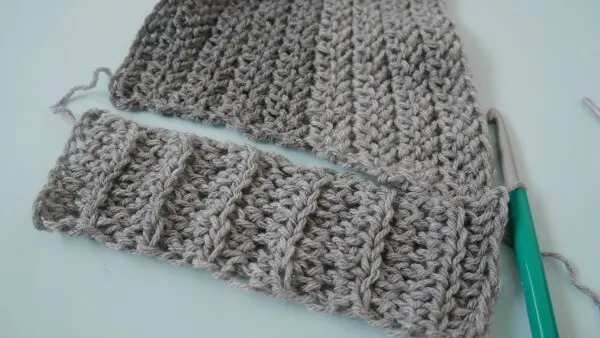 Hoe to attach ribbed band to crochet scarf.