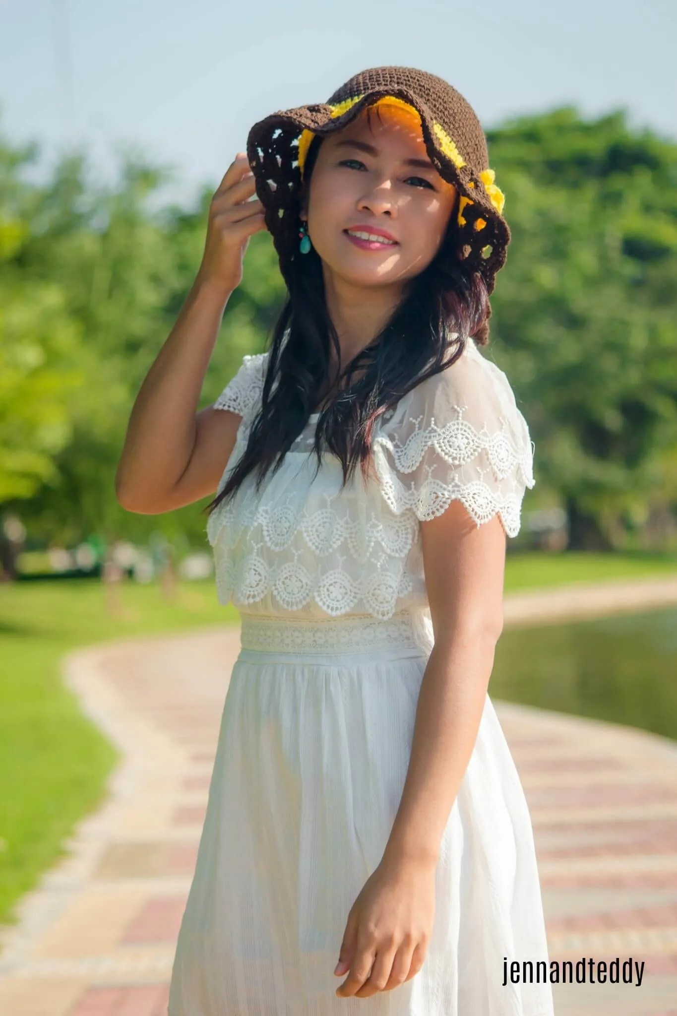 crochet sun hat with lacey brimmed free pattern.