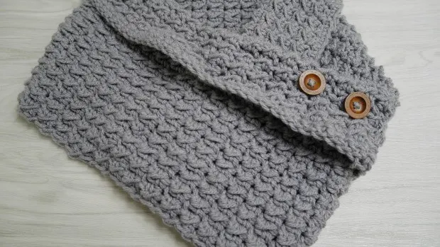 crochet rectangle with even moss stitch.