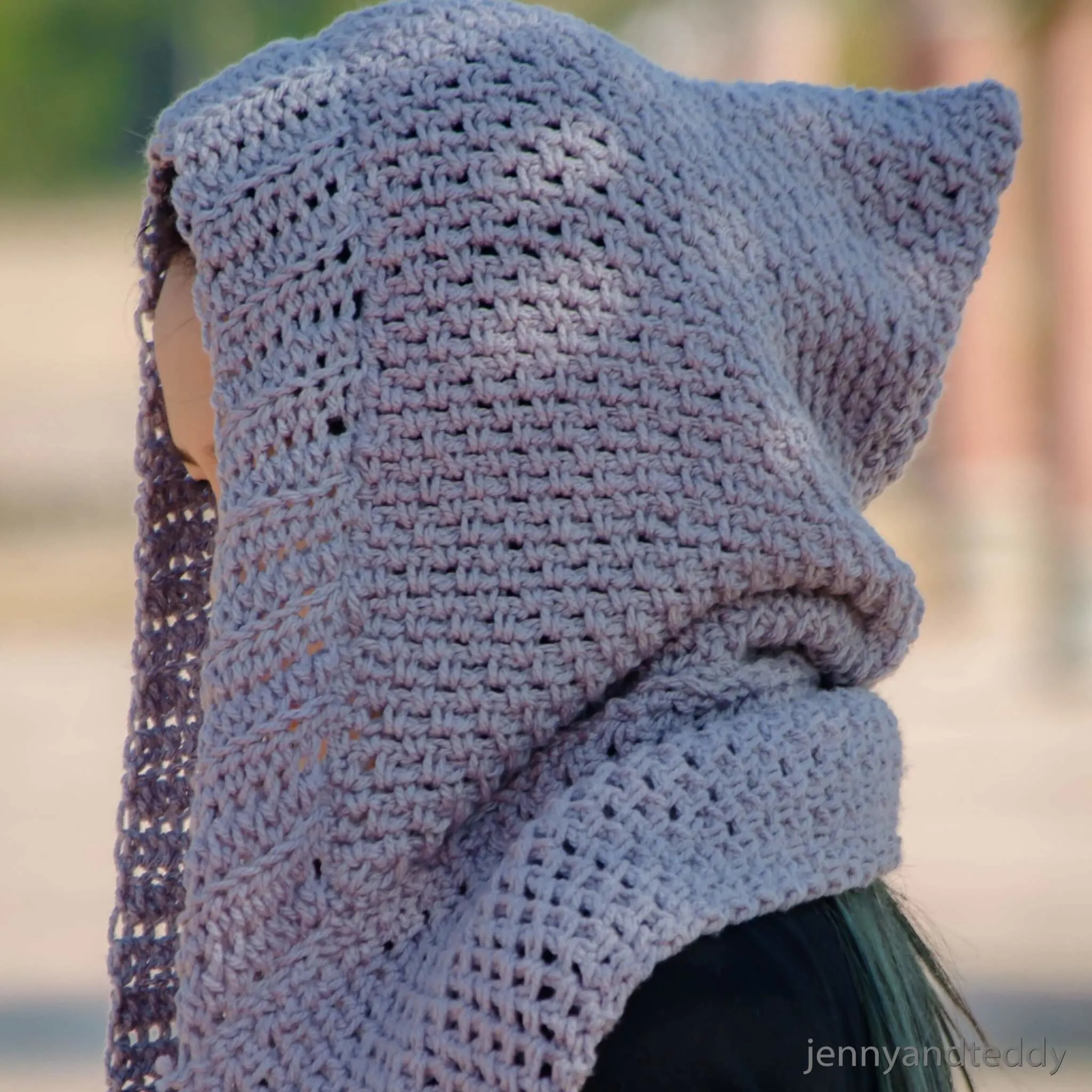 Scoodie scarf with pockets free crochet pattern.