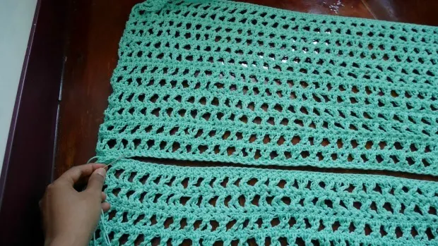 crochet 2 rectangles.