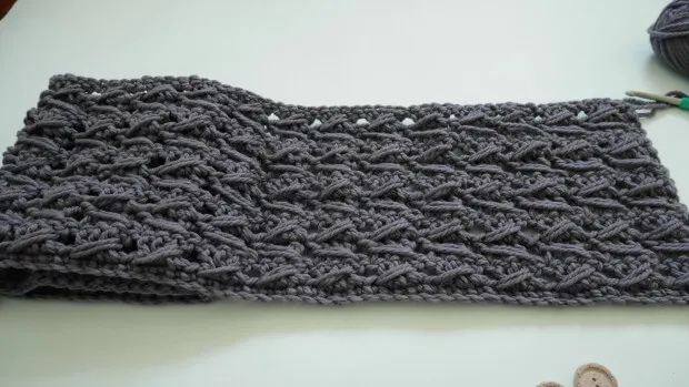 crochet 3d cable stitch in row.