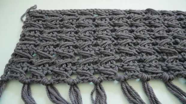 easy crochet criss cross 3d cable stitch in row.