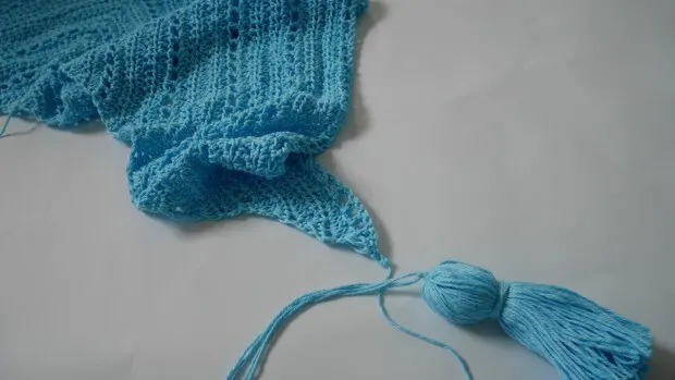 spring shawl free crochet pattern with tassels easy tutorial