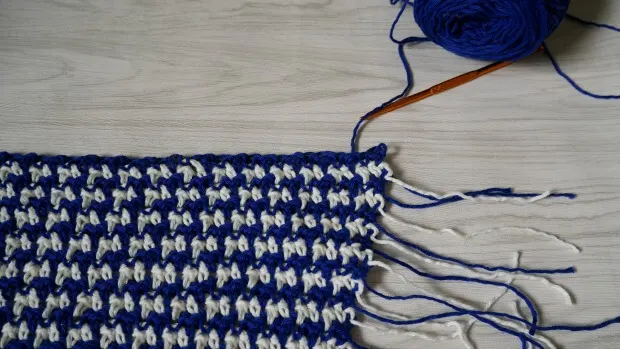 houndstooth crochet stitch for boho chic crochet poncho by jennyandteddy