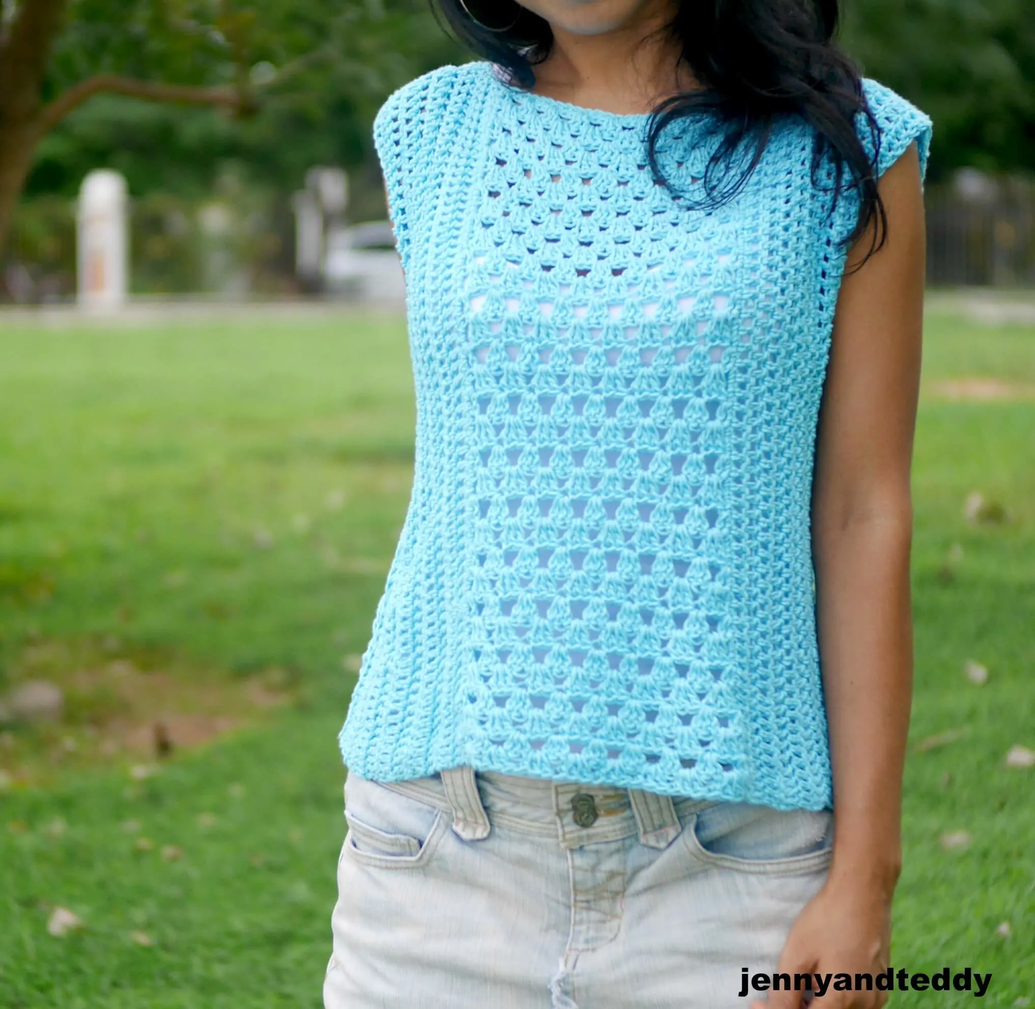 summer crochet top tee easy for beginner with crochet granny stitch.