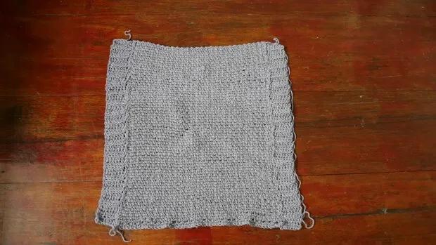 beginner crochet poncho pattern with video tutorial.