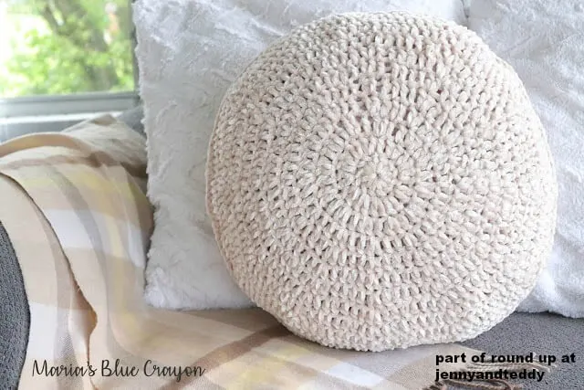 crochet round pillow image