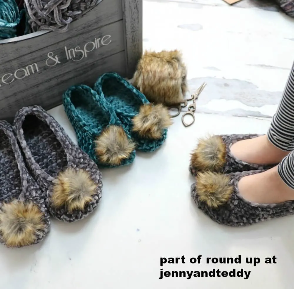 easy velvet crochet slipper image