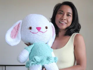 jumbo cuddlely bunny amigurumi made with nap time yarn hold double or plushsie yarn.