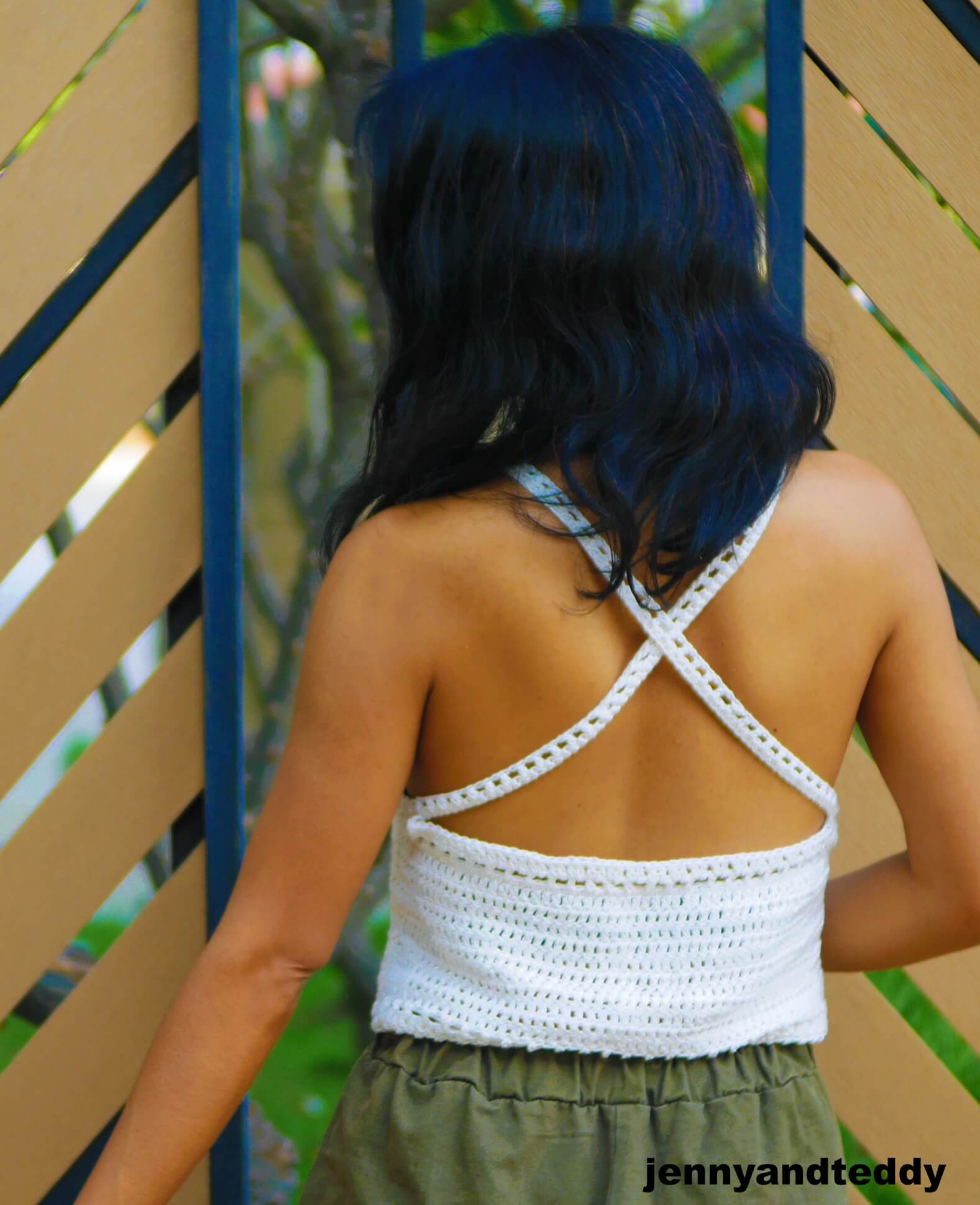 simple crochet halter top free pattern with video tutorial.