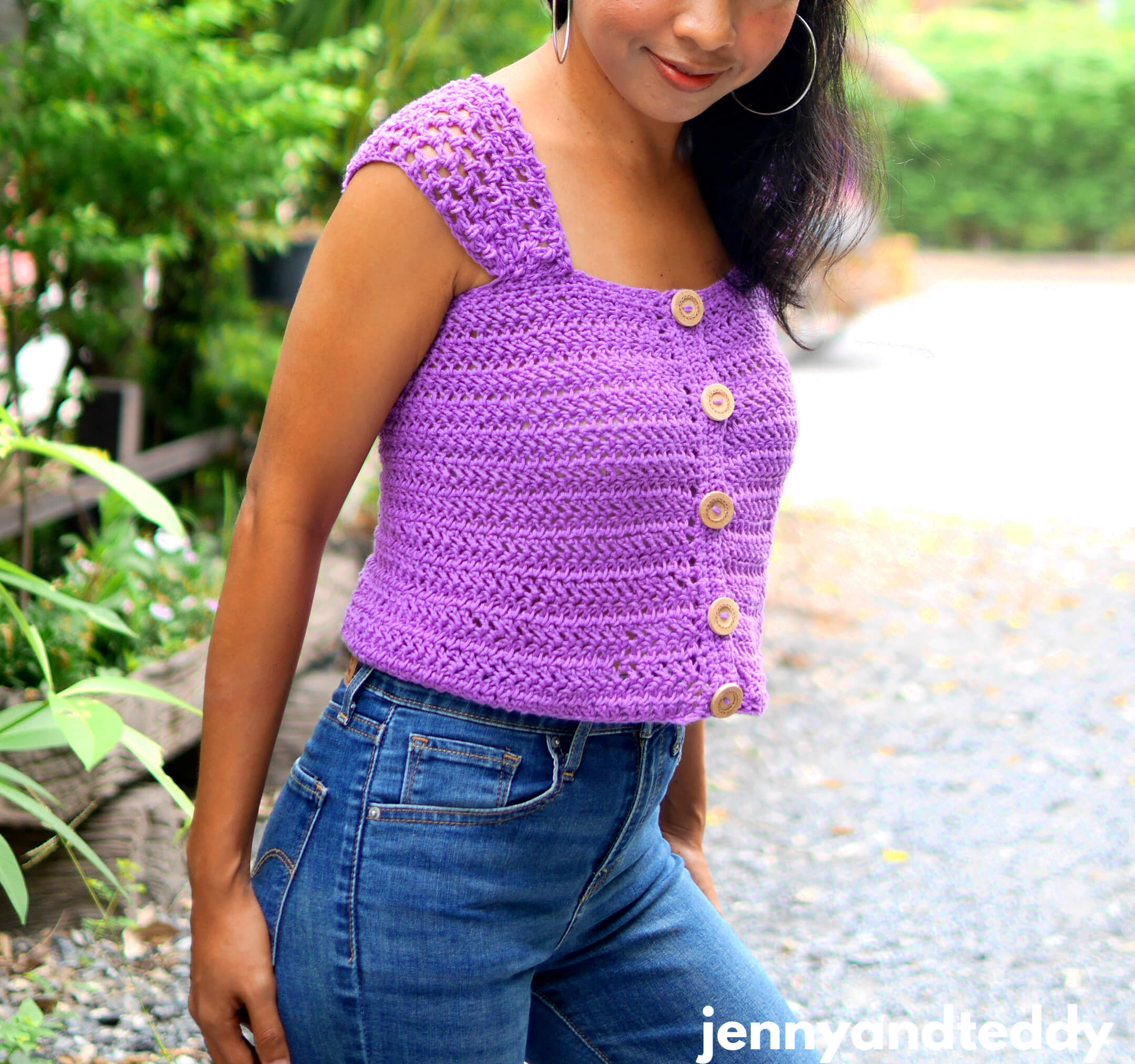 Everyday crop top free crochet pattern - Jenny & Teddy