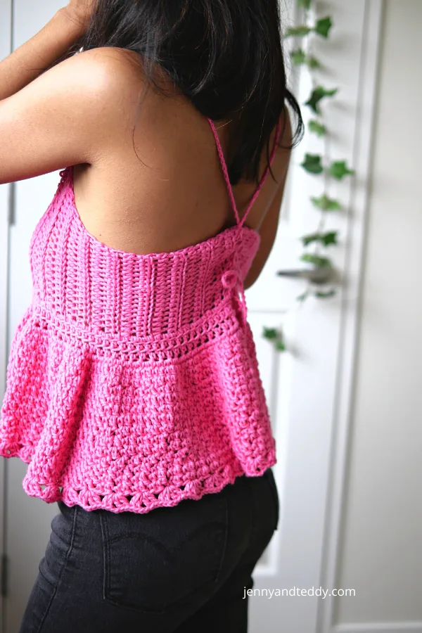 Simple crochet summer tank top with tie strap free pattern.