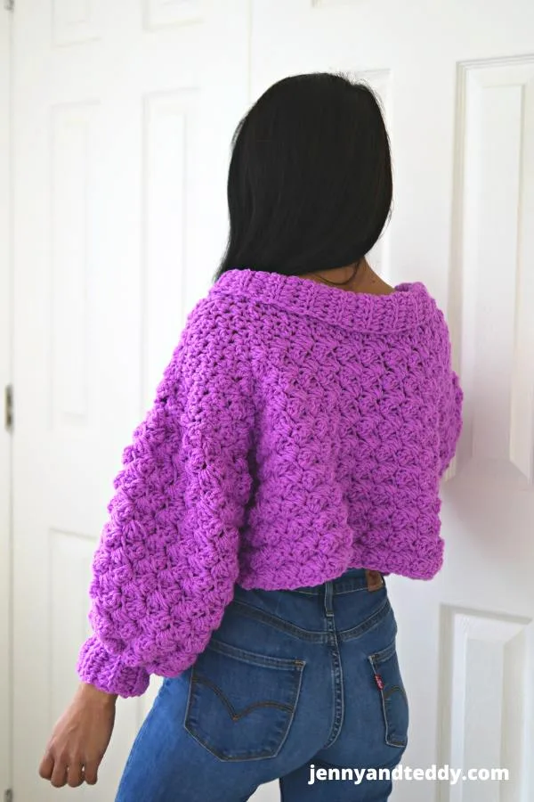 Simple crochet chunky cropped sweater free pattern.