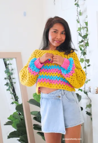 easy rainbow sweater free crochet pattern.
