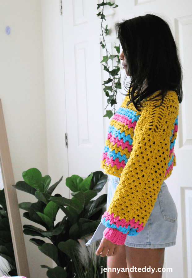 beginner crochet granny stripe sweater long sleeves.
