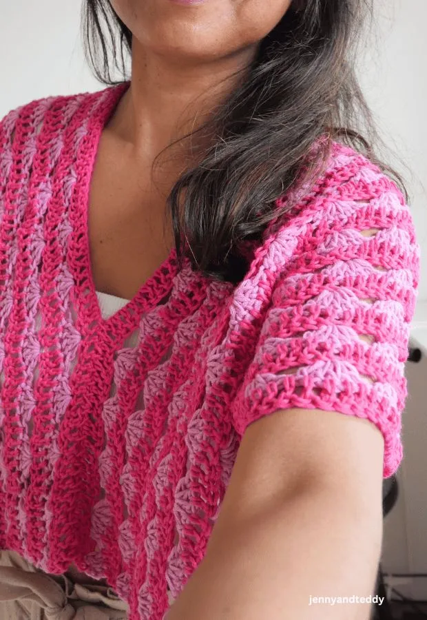Simple crochet v neck top pattern.